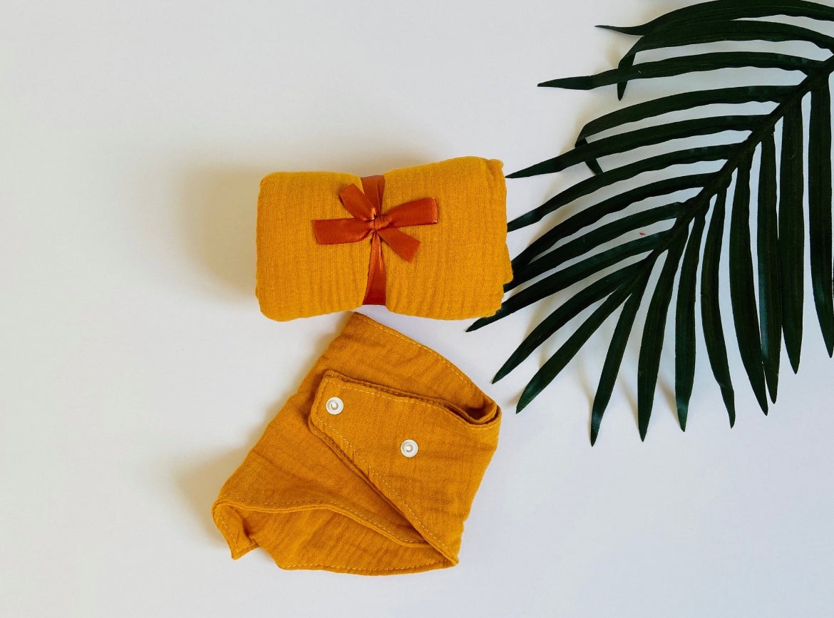 Giraffe baby gift box |baby bodysuit set | giraffe baby gift set | unique baby shower gift for new mom