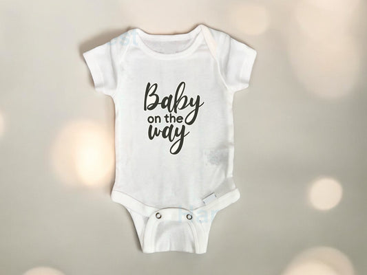 Baby on the way Pregnancy onesie®|Egg-specting a bunny| baby announcement bodysuit|baby onesie®